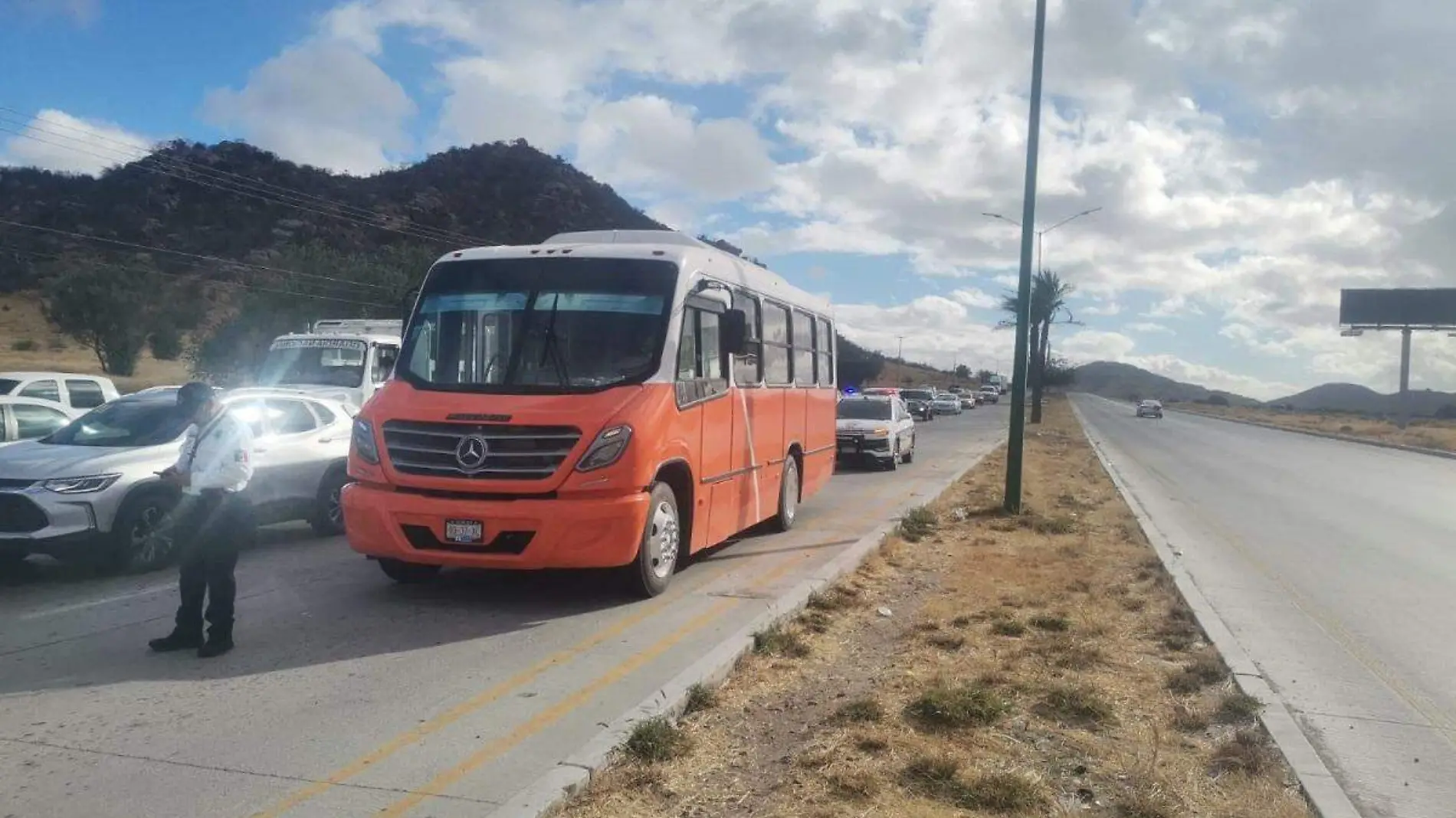 Camión de transporte detenido